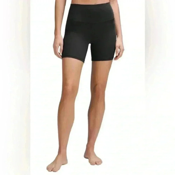 Lululemon‎ Women's Wunder Train High Rise Short Black Size 2 - Picture 1 of 5